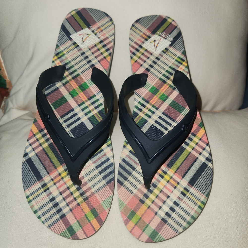Adorable Sperry flip flops. Size 11